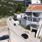 Vuletic * Neum